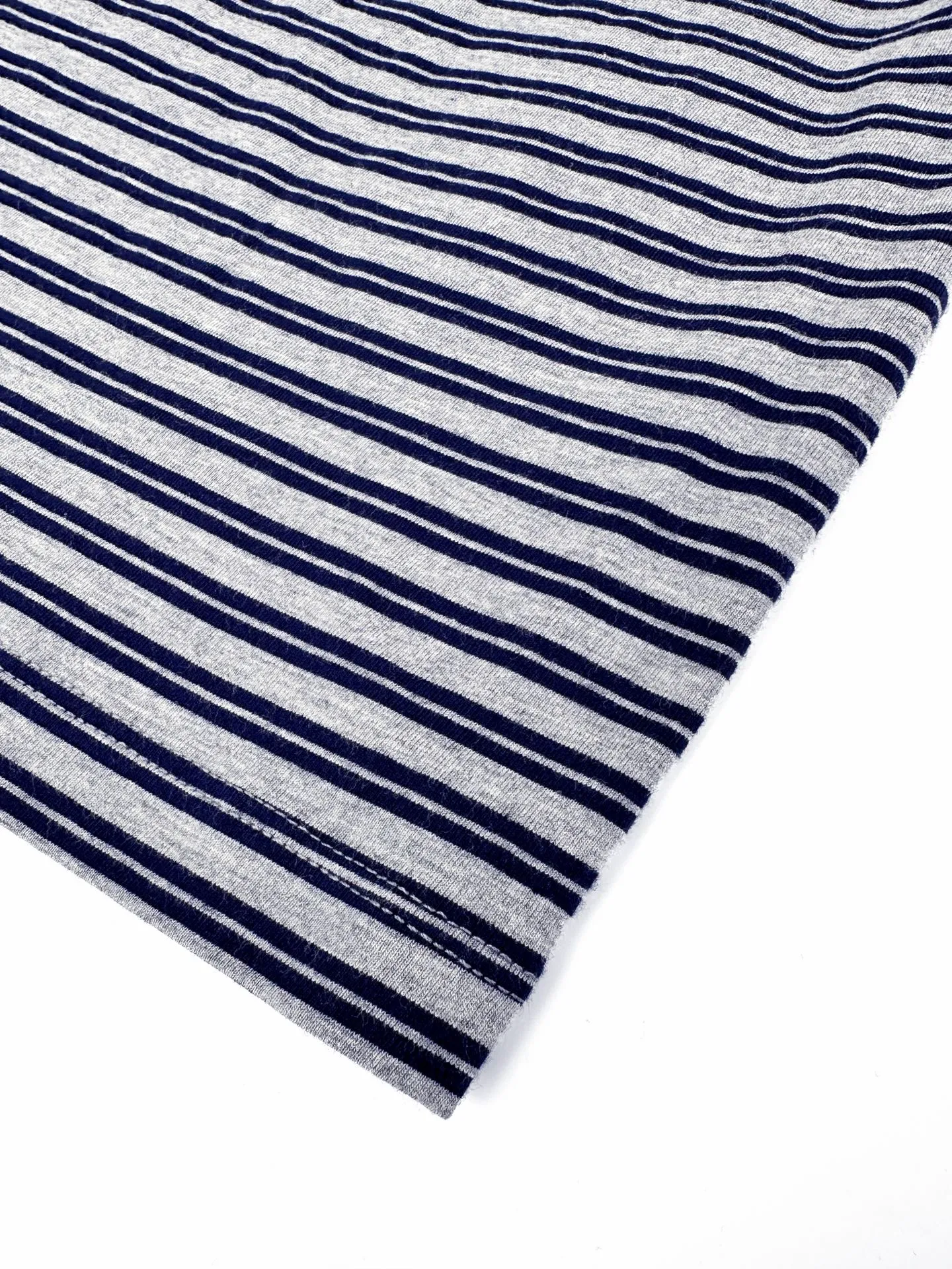 Miu Miu ， Breathable， 。 Navy Blue ， ， ， 。 Miu Miu ， 。 ， ， Retro 。 ， ， ， ， 。 ， ， ， 。U ， ， ； ， Retro 。 ， ， 。 1. “Miu Miu ” 、 。 2. ， ， 。 3. ， ， ， 、 ， 。 ： 1:1 Miu Miu 1:1 Miu Miu ： Size： S M L ： FF 844