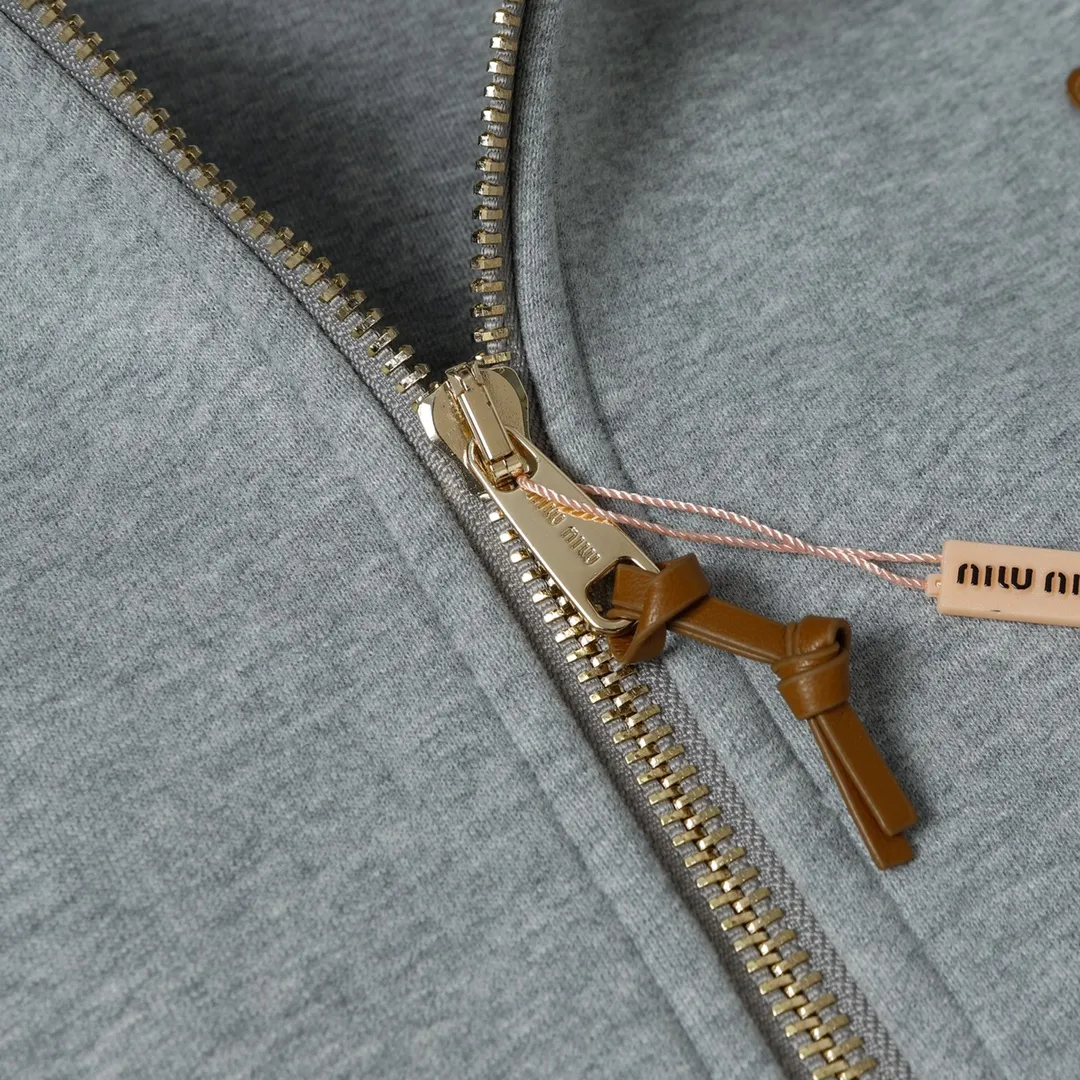 （ 1:1Original Quality) MIUMIU ✅ 24700 ， 420 Quality ， ， ， ， ， ， ， ， Size : 38 40 42 44